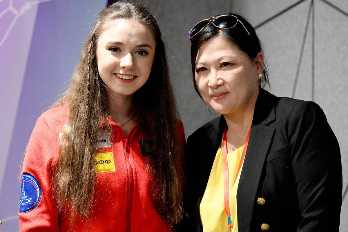 Монголд анхны олон улсын олимпын стандартын битүү дээвэртэй мөсөн өргөө барьсан нь нийгмийн сайн сайхны төлөө биш юм уу.. Мөсөн өргөөний нээлт дээр ирсэн хоккейчид уйлаад байсан ш дээ ингэж амьддаа ийм сайхан мөсөн талбайтай ордонтой болж үзэх гэж гээд..  улс нь мөсөн ордонгүй