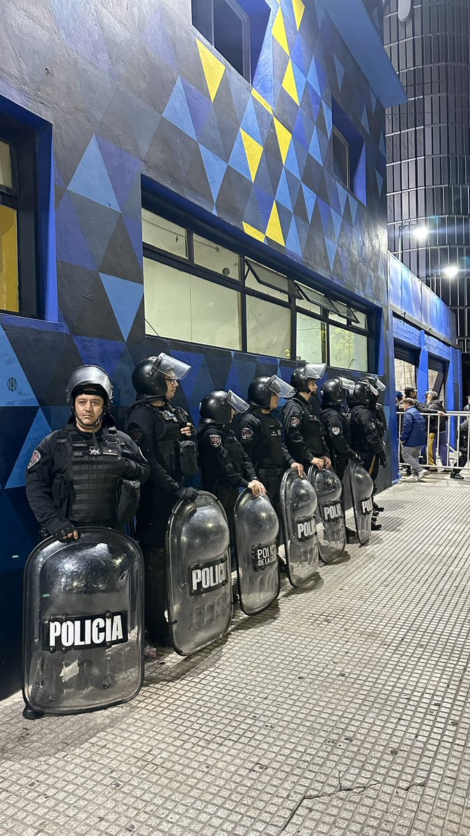 Visitamos el Club Atlético Atlanta en el marco del operativo de seguridad previo al partido.

Gracias al club y a su presidente por el gran trabajo que hacen con los jóvenes, que en el deporte encuentran un espacio de pertenencia y crecimiento.

<a href="/gabrielmgreco/">Gabriel Greco</a> <a href="/agustinrponti/">Agustín Ponti</a>