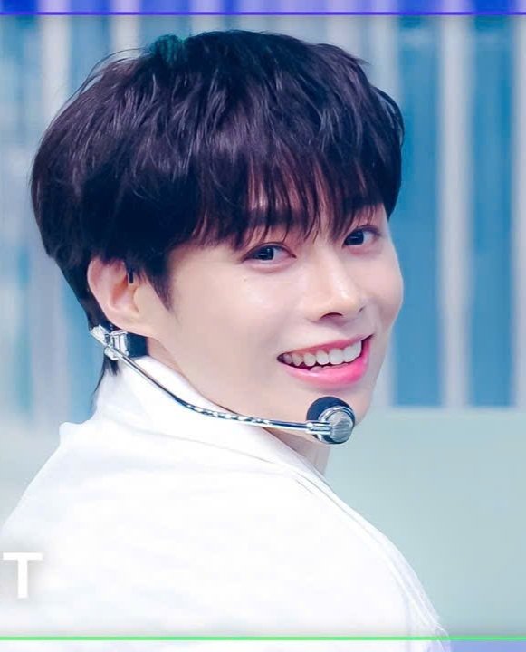 hongnhung280880's tweet photo. Cám ơn em, cám ơn các bạn fan đã luôn đồng hành cùng em từ những ngày đầu tiên. Dù mình không có cơ hội ở bên mọi người từ lúc ấy, nhưng chắc chắn, không bao giờ là quá muộn để biết đến em và yêu thương em.
#HANBIN_TEMPEST 
#6YearsWithHanbin
@HANBIN_twt_ https://t.co/0AuqaWAjJj