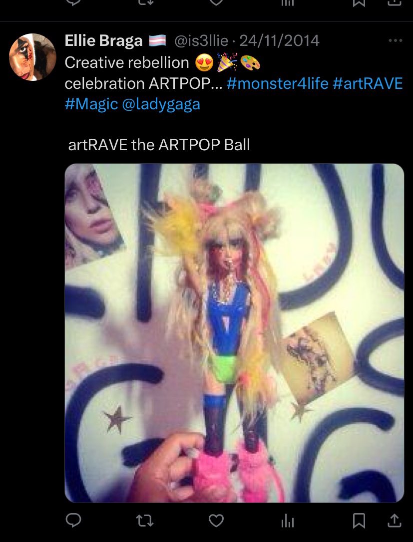 is3llie's tweet photo. ♨️ @santander_br ainda posso pedir VIP em nome dessa criança/adolescente trans 🏳️‍⚧️ , hoje adulta. Que sempre imaginou-se e criou espetáculos, performances no seu quartinho no interior do Piauí. 

#Santander ♨️ #SantanderComAMother ♨️ #SMUSIC https://t.co/GVGQiVvNjE