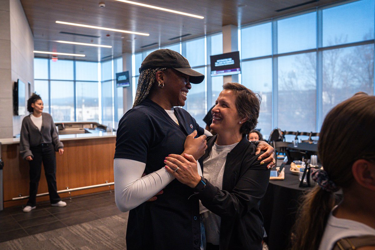 ZagWBB's tweet photo. We are so happy and proud of you, @_vonnyyy_! 🫶 https://t.co/Trwtrmow2i
