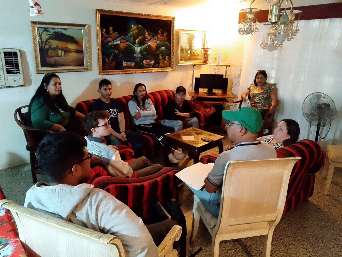 LuisG_Lags's tweet photo. #Zulia #copei Realizamos reunión con la estructura del Municipio Simón Bolívar y la Sec. Gral Municipal @yasmirafinol La organización es elemental para lograr la victoria el próximo #25Mayo 

En Simón Bolívar los Copeyanos siguen firmes en la esperanza 🟢 💯 
#EnDefensaDelZulia https://t.co/J4PZu1MPoz