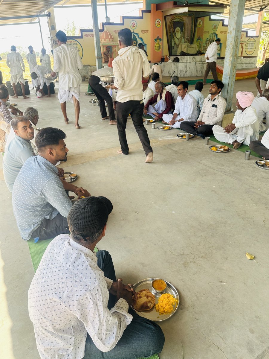 Ashram_Susner's tweet photo. परम पूज्य संत श्री आशारामजी बापू आश्रम, सुसनेर(म.प्र) में चैत्री पूर्णिमा के पावन अवसर पर ग्राम- शत्रुखेड़ी समिति की ओर से भंडारे का आयोजन रखा गया। जिसमें श्री आशारामायण पाठ, भजन-कीर्तन, पादुका पूजन, महाआरती एवं भंडारे का कार्यक्रम हुआ।

https://t.co/8G3jCC9xbb https://t.co/IYex1ZeWxn