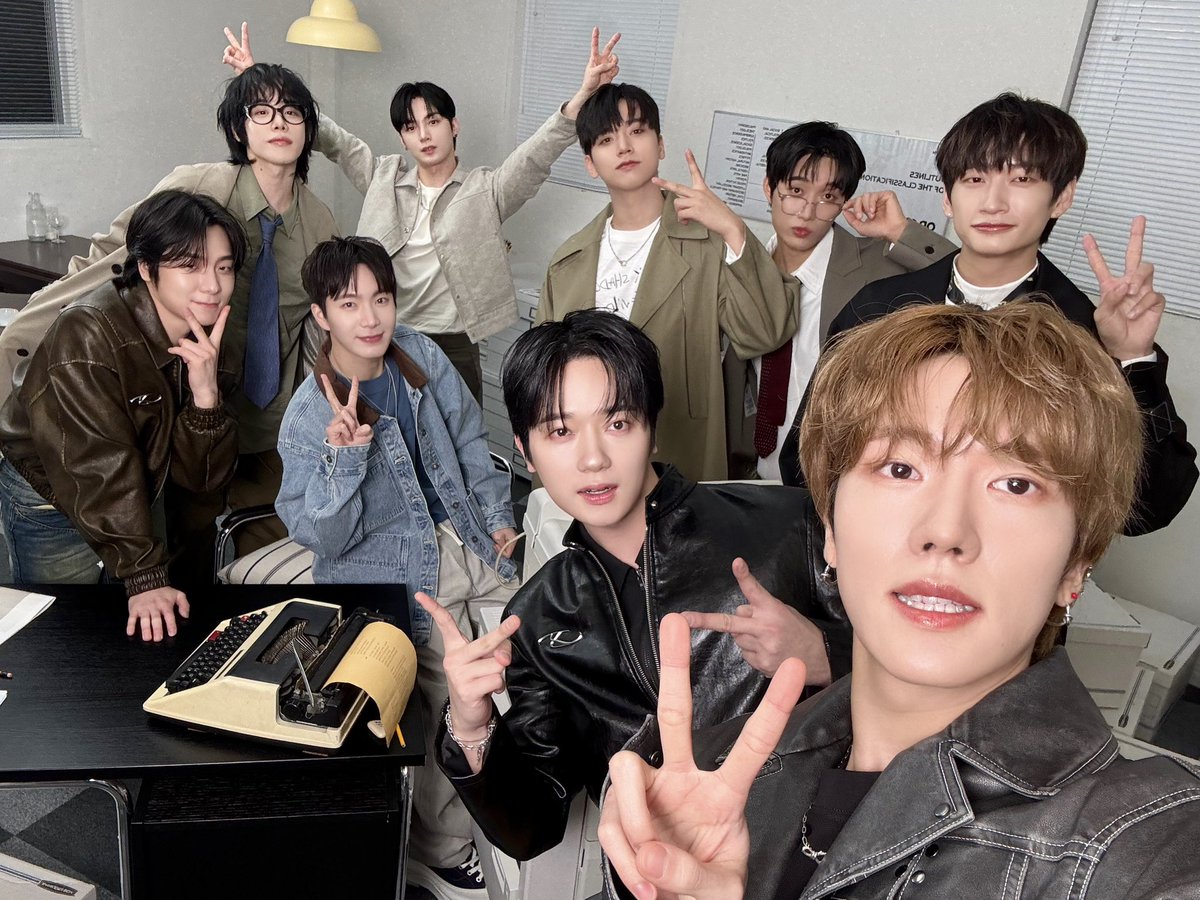 OmegaX_official's tweet photo. [📢]

POWERCIRCLES✖OMEGA X PHOTOBOOK
현장 비하인드 영상이 공개되었습니다 😎

봄날의 오엑이와 함께해 준 포엑이들 고마워요 🍃💚

🔗 https://t.co/rqfyi9JXb6 https://t.co/jzbW1OEICr