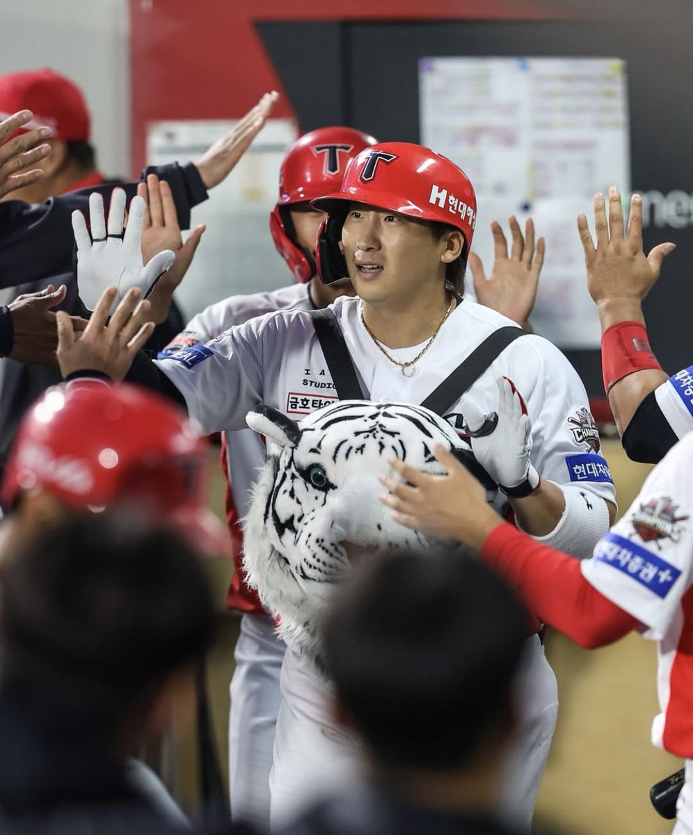 DirtyBubbleBets's tweet photo. KBO WAKE N CASH FREEPLAY 🇰🇷🇰🇷

Anyone Down For A Squad Ride? 👀🔥

LIKE ❤️ + RT ♻️ TO GET THE PLAY ⚾️

Comment "KBO KING" When Done 👇

Must Follow To Receive My DM 📲

Need A Book? DM @Play_Texan 📚 https://t.co/nZroo7sHFY