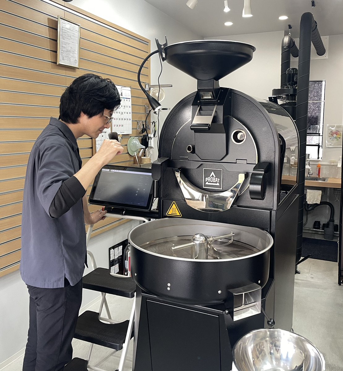 moetoracoffee's tweet photo. 本日（4/15火曜）も元気にOpen‼️
朝から焙煎中　いい香り　美味しい試飲用意できました

【4月限定】キャンペーン中‼️ 

📍静岡市駿河区用宗4-19-2ハットパーク1階
営業：火木土（3日間）11～17時
#用宗 #スペシャルティ珈琲 https://t.co/iJ0Baabp2D