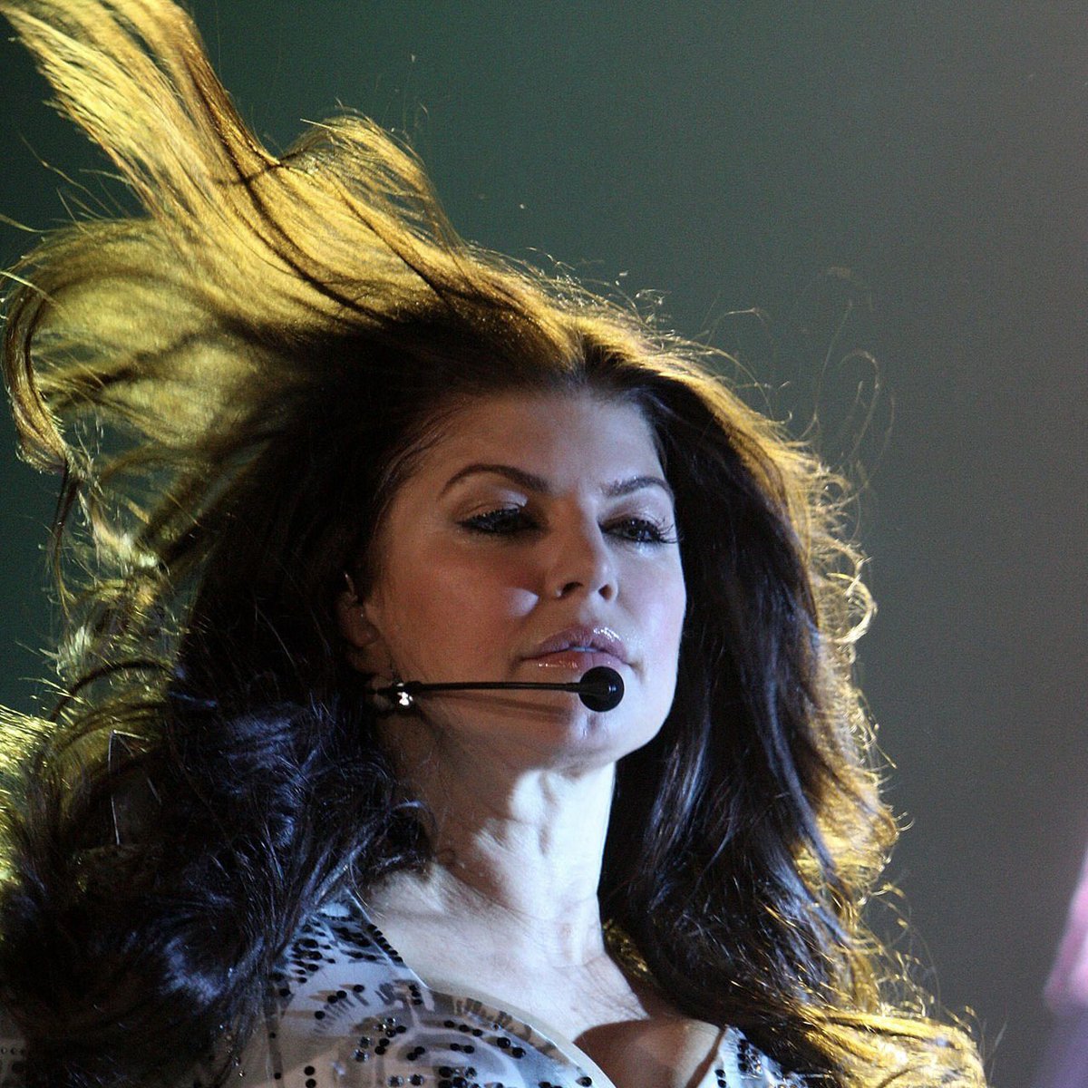 iheartfergie's tweet photo. #Fergie at #BoardwalkHall August 7, 2010 in #AtlanticCity, #NewJersey. https://t.co/dF6uEudCoE