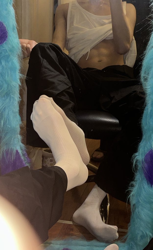 想不想被丝袜脚扇脸？