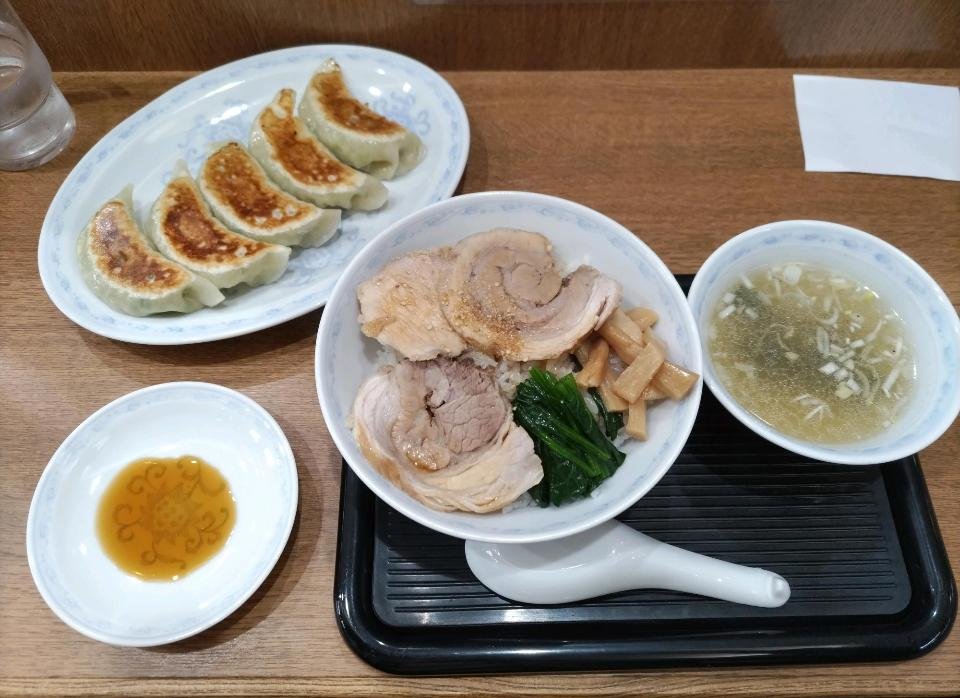 enoki124's tweet image. とんとん　餃子とチャーシュー丼　おいしい
4月1日価格改定