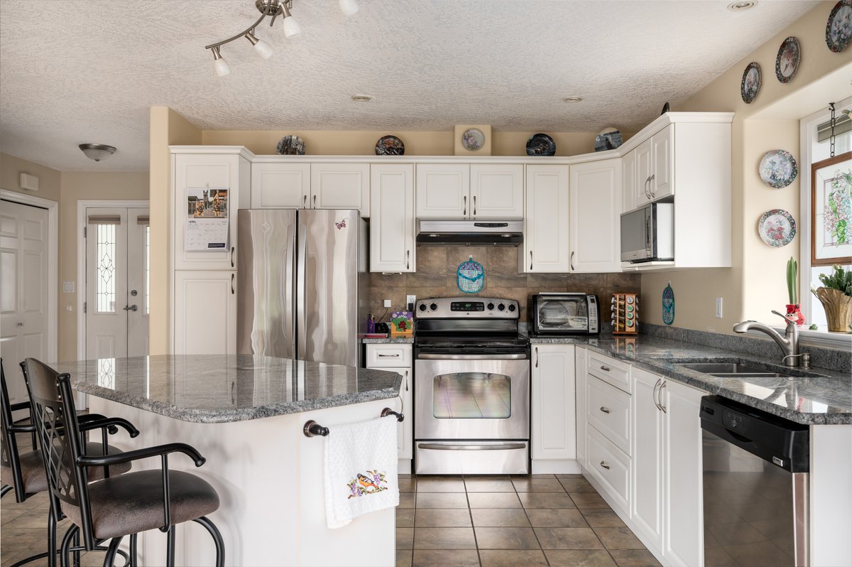 MarinTeam1's tweet photo. 3061 Quailview Pl, Duncan BC
$779,000

Move-in ready and close to everything — it’s the kind of home that just feels right.

👀 LEARN MORE:
https://t.co/jDcJVErLGu

#DuncanBC #VancouverIslandRealEstate #RancherStyleHome #HomeForSale #MarinMarketingTeam https://t.co/n29uOopLet