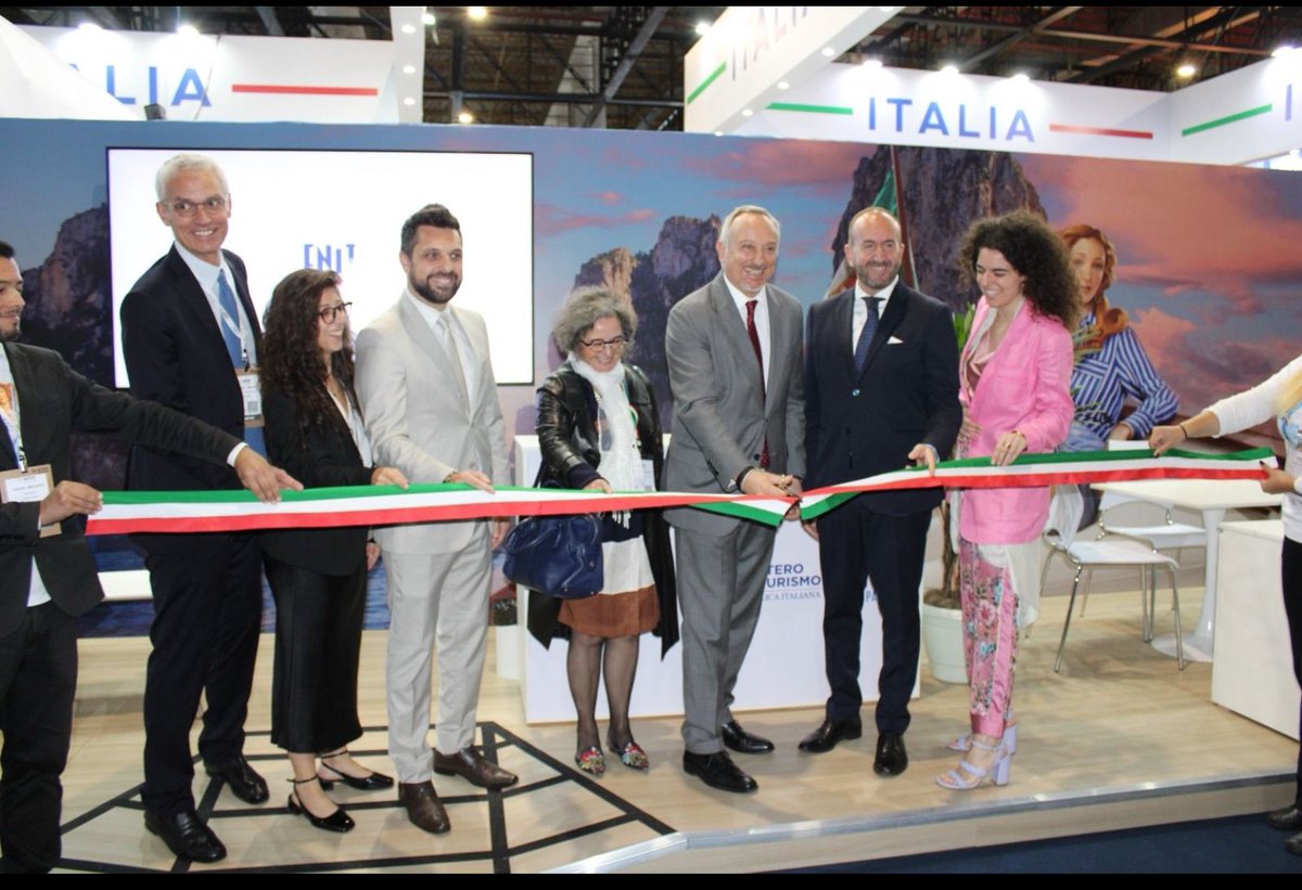 DFornara's tweet photo. Inaugurazione oggi del padiglione 🇮🇹 presso la #WTMLAT, eccellentemente allestito da @ENIT_italia
Il #turismo vale il 10,8% del PIL italiano e il 13% dell’occupazione, e rappresenta uno dei settori che più può beneficiare dalle ottime relazioni tra 🇮🇹 e 🇧🇷 https://t.co/AEU8zrCSMX