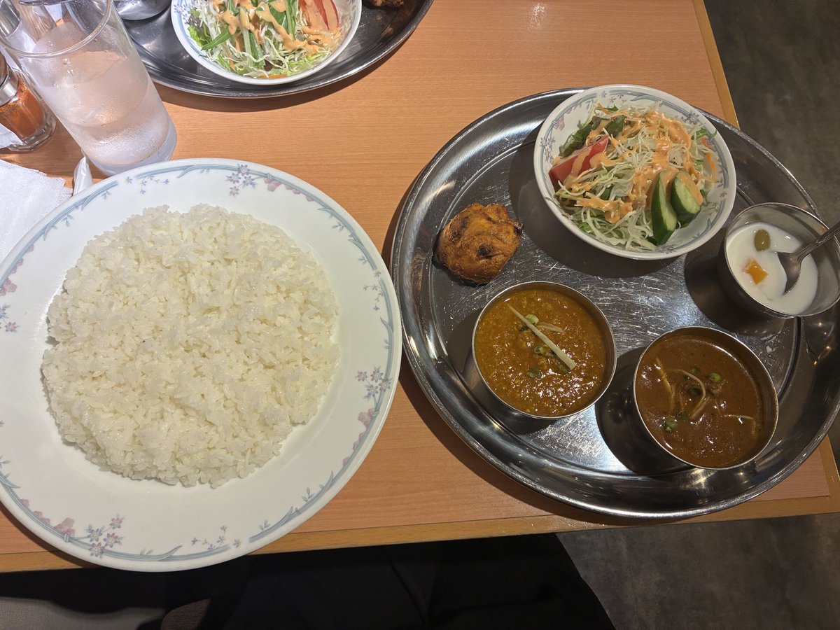 本日は関内アップルにて高橋将さんとのデュオです！🍎
珠玉のスタンダードを丁寧に演奏していきます🎹 是非是非お越しくださいー！
写真はこの前食べたカレー🍛