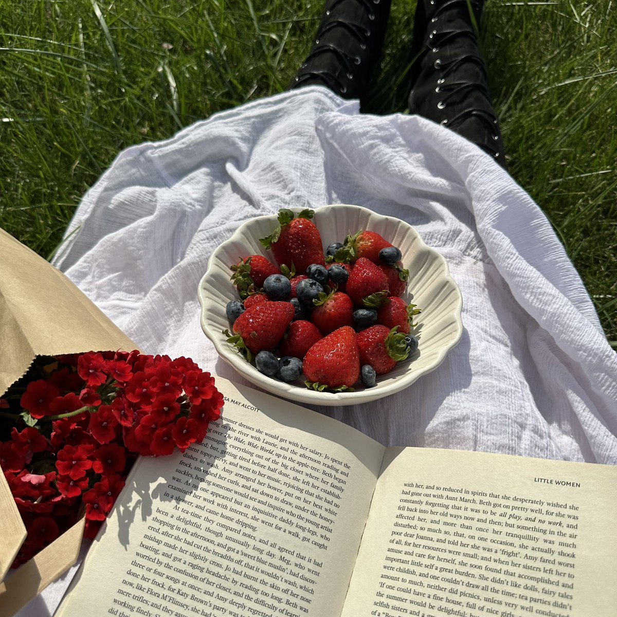 ｡ﾟﾟ･｡･ﾟﾟ｡ 
ﾟ。 GIVEAWAY
　ﾟ･｡･ﾟ

I will choose 1 person to receive a book of their choice off of their Amazon wishlist.  Just like, retweet &amp; follow me to be entered 🤍
 
Choosing a winner 5/9