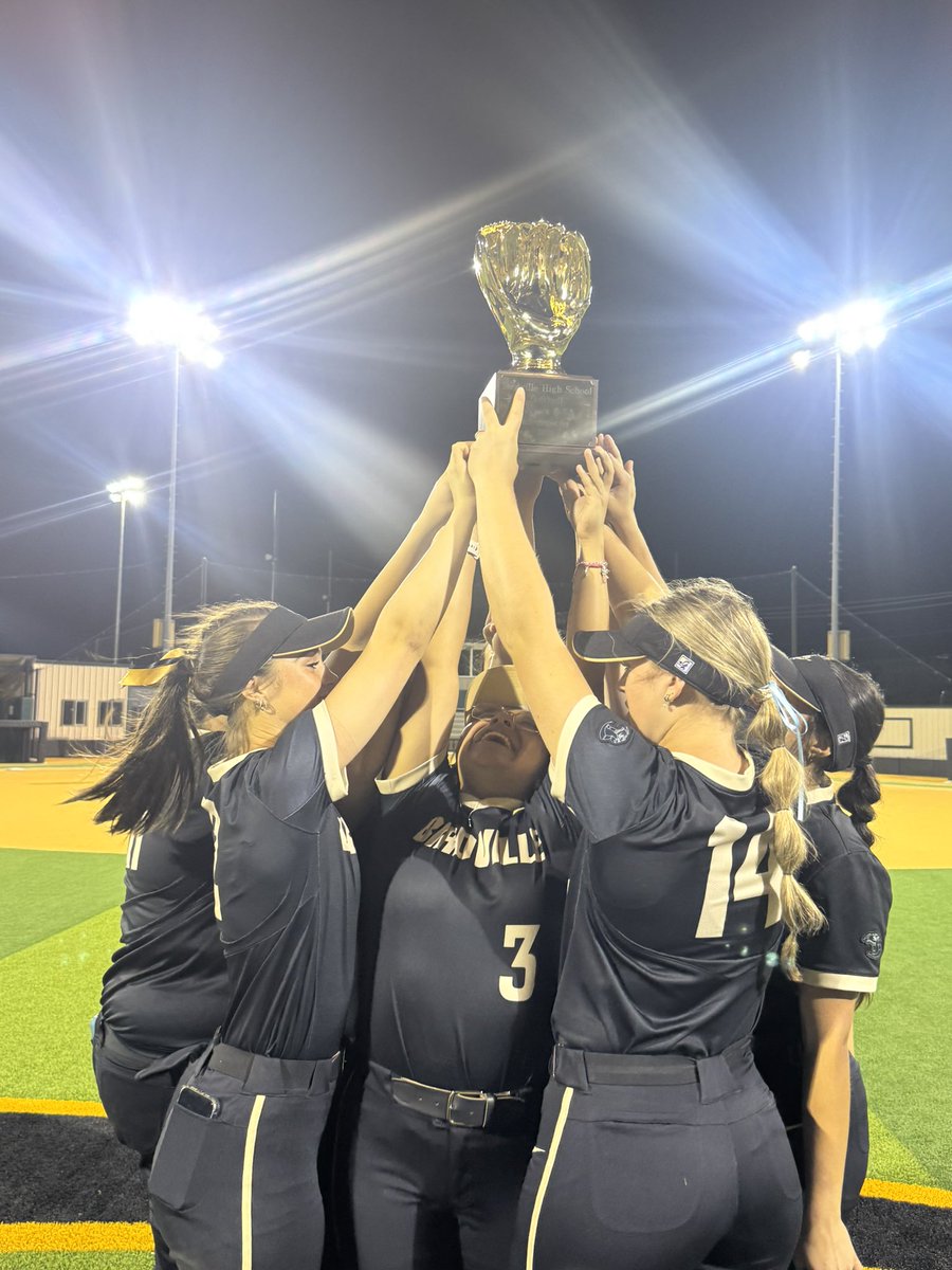 BHSHawkSoftball's tweet image. District Champs! Proud of the team effort these girls show daily! #3ft