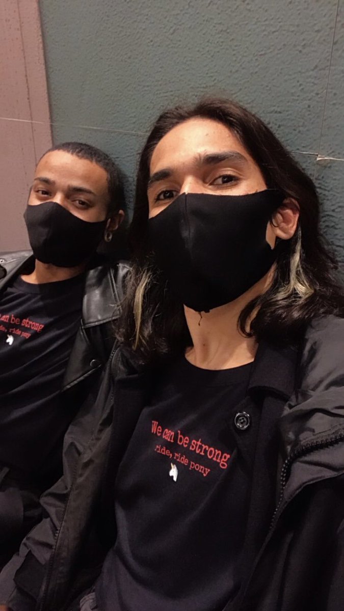 is3llie's tweet photo. Eu e meu amor @ que fizemos essa camiseta p lembrarmos de sermos fortes e seguir no caminho do amor. 🫶🏼🦄 ride, ride pony https://t.co/pTWCJ16oa3