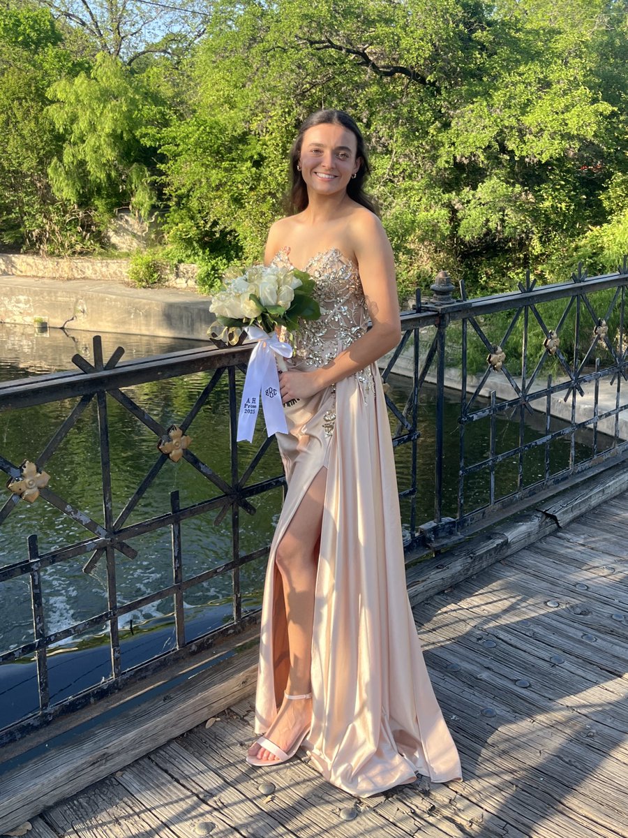 Senior prom! 🎊 💐