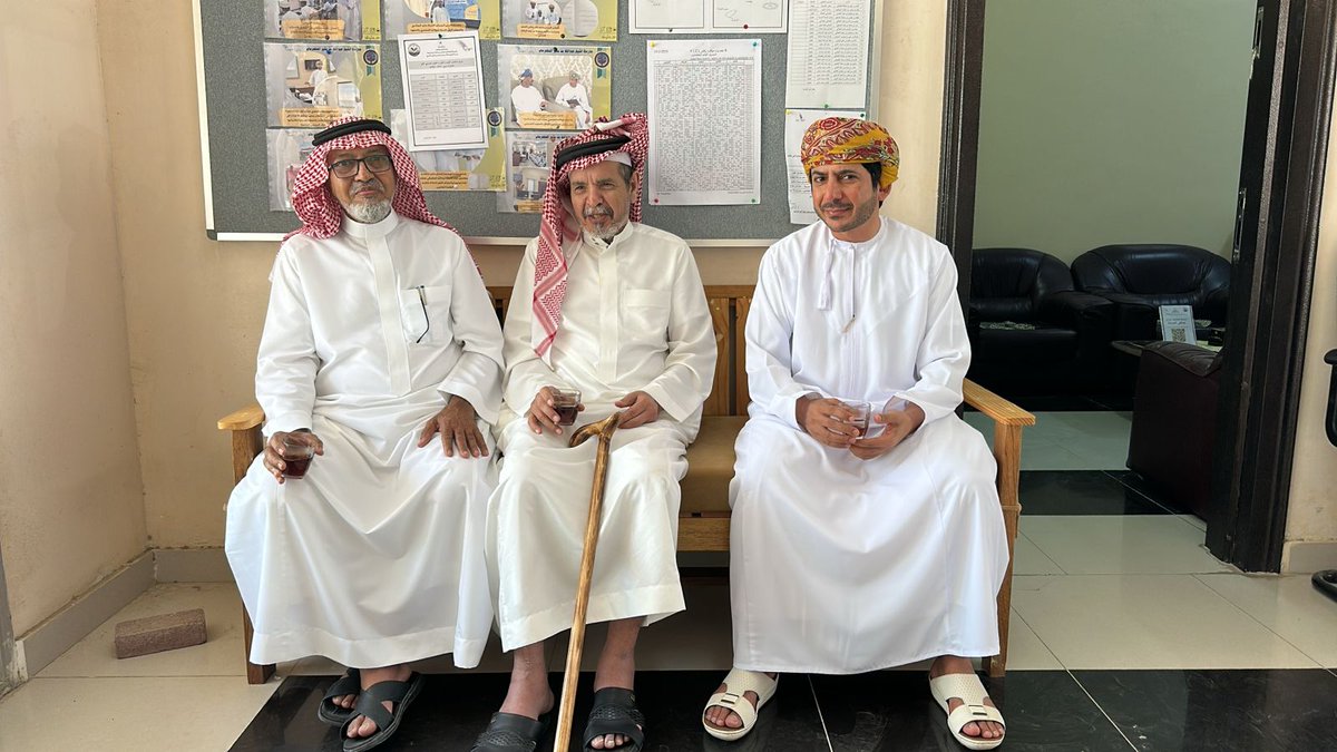 تشرفت مدرسة الشيخ عبدالله بن بشير الحضرمي (الطريف سابقاً) بزيارة الأستاذين الفاضلين إبراهيم الشنيفي ومبارك الخلف من أوائل المعلمين الذين عملوا في المدرسة وكانت لنا ذكريات جميلة معهم ويجلس معهم الأستاذ عبدالسلام الغيثي معلم أول علوم وكان واحداً من ألمع طلابهم في المدرسة