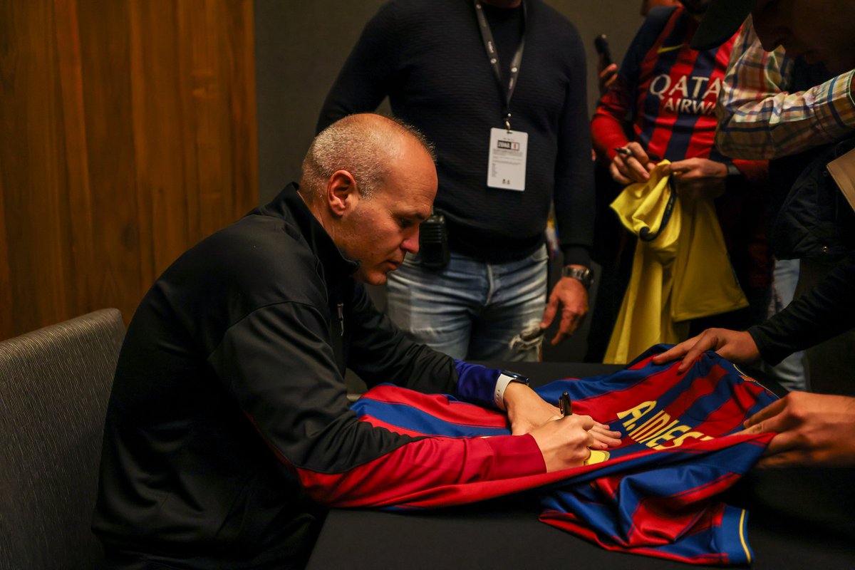 FCBPenyes's tweet photo. 🌎 ¡La pasión blaugrana muy presente en América!

😊 Las peñas de México han vivido momentos inolvidables compartiendo emociones con los Barça Legends durante su estancia en el país

🔥 ¡El orgullo culé resuena con fuerza al otro lado del Atlántico! https://t.co/Wevm2oWF9o