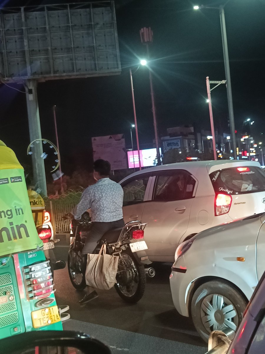 agrawalnik29's tweet photo. @sanghaviharsh @AhmedabadPolice @ahmedabadmirror @abpasmitatv 
Situation of rto circle ahmedabad at 10:30 pm due to private buses standing and creating traffic jam!
@RonakABPAsmita @RjDhvanit @tv9gujarati
#ahmedabadtraffic #Ahmedabad https://t.co/Wb8aNSO0yY