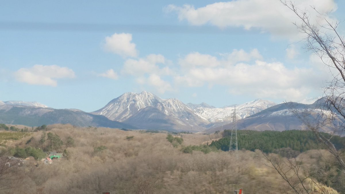 aki12292002's tweet photo. ３ヶ月ぶりのキャンプ⛺️
場所はいつものお山のキャンプ場
午前中は雪が降っていたらしくて遠くの山が白い❄ https://t.co/EdW501xdil