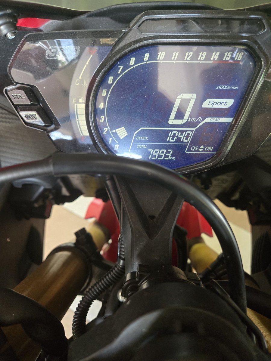 khrlmzn's tweet photo. Hi!
Ada siapa2 yg mencari motor CBR250RR?
Motor mileage baru 8k🔥🔥!

Motor parking bawah rumah siap selimut. Windshield,bobbin, front winglet smua bg free, Tayar Michelin Pilot Street 2 pon dah tukar dari stock, memang tinggal pulas je baby CBR ni. Boleh dm terus kalau berminat. https://t.co/HAbeITssYF