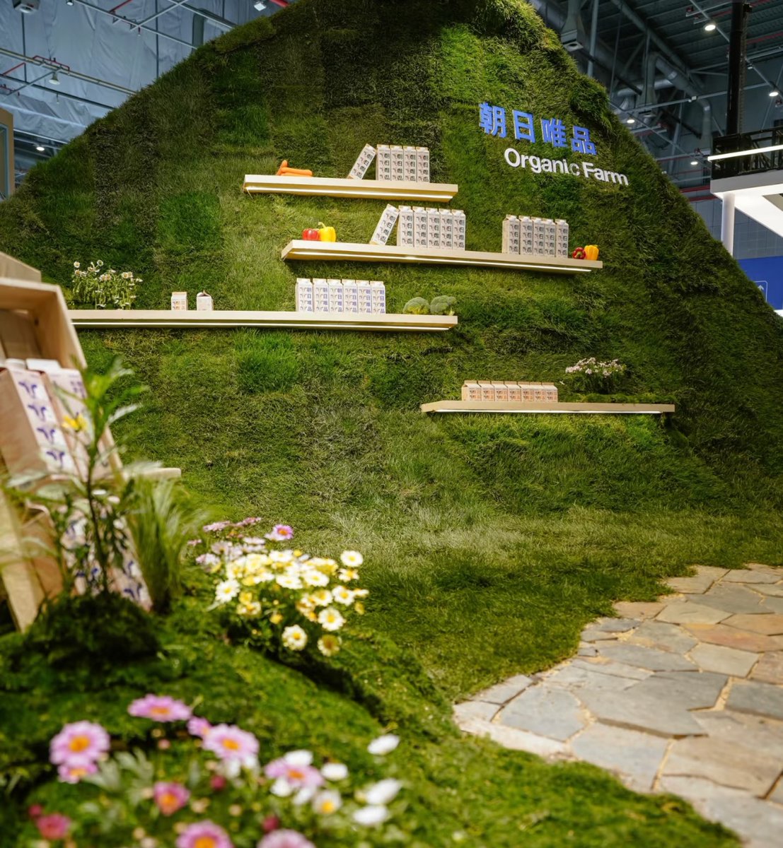 weidaowu's tweet image. green #exhibitionspace