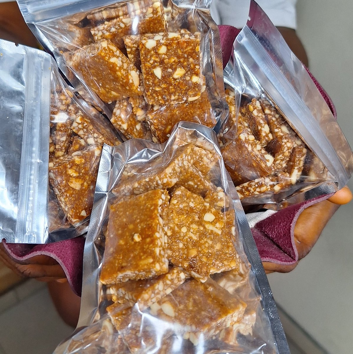 runyizediblez's tweet photo. #kulikuli
#zobo
#peanutbrittle
#officesnack

Perfect treat to get you powered through the day💯

To order Runyiz treat please send a DM 
📍Port Harcourt 
Nationwide delivery 
#tellafriend

Please share 
Please patronize 
Please repost my pinned🙏🏼 https://t.co/oifcOW7uOg