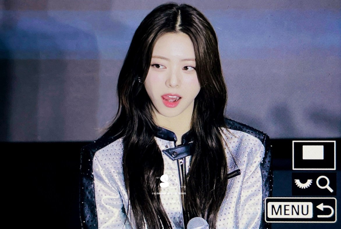 yuna moments that could kill a sapphic (@yunasapphic) on Twitter photo 