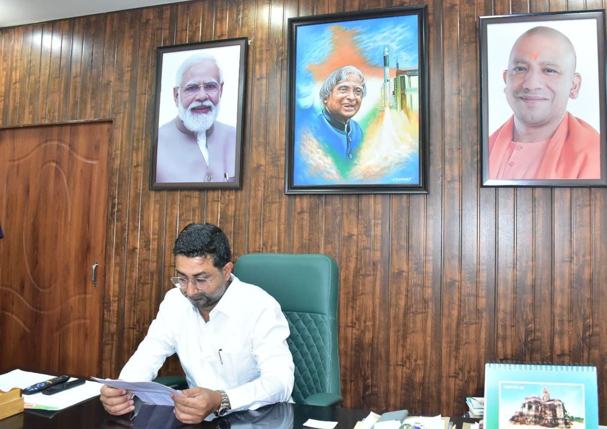 danishazadbjp's tweet photo. #लखनऊ
आज लखनऊ स्थित #सरकारी_आवास पर #संगठन_पदाधिकारियों से भेंट हुई व प्रदेश भर से आए सम्मानितजनों की समस्याएं सुनी एवं त्वरित निस्तारण हेतु सम्बंधित अधिकारियों को निर्देशित किया। https://t.co/3yZFbiRMOW