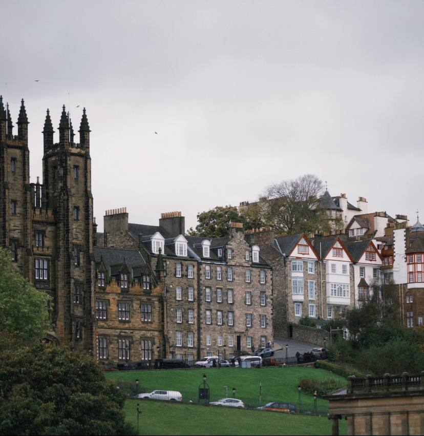 The beauty of Edinburgh under the misty rain is like a wonderful painting ☁️☁️🥰🥰