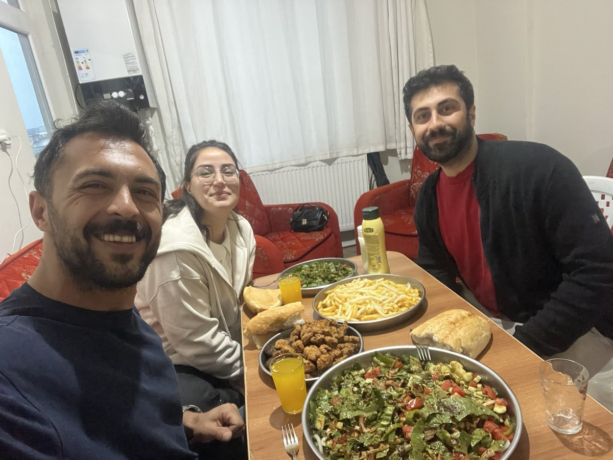 Aysegulkorglu's tweet photo. Memurların yaşadığı hayat ektedir 🤓😋
14.04.2025 https://t.co/e0woG19bF8