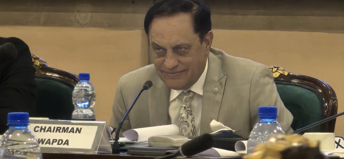 Riazhaq's tweet photo. پبلک اکاؤنٹس کمیٹی میں چیئرمین واپڈا لیفٹیننٹ جنرل سجاد غنی اور کمیٹی اراکین میں نوک جھونک. داسو ڈیم کا چار ارب کا پراجیکٹ 36 ارب تک پہنچنے پر کمیٹی اراکین برہم. جہاں دیکھیں جنرلوں کے کھانچے نظر آتے ہیں، ثنااللہ مستی خیل۔ پراجیکٹ کی رقم کہاں سے کہاں پہنچ گئ اور یہاں آنکھوں میں مرچیں ڈالی جارہی ہیں۔ 
انتہائی معزرت کے ساتھ، میں ایک پرفیشنل انجینیئر ہوں اور 45 سال کا تجربہ ہے، چیئرمین واپڈا سجاد غنی۔ میں ایک بین الاقوامی ہائیرنگ طریقے سے واپڈا کا چیئرمین منتخب ہوا ہوں۔ اس معاملے کو فوج سے نہ جوڑا جائے۔

وہ تو ٹھیک ہے لیکن آپ سے پہلے والے اور اس سے پہلے والے بھی اسی ادارے سے تھے، چیئرمین پبلک اکاؤنٹس کمیٹی جنید اکبر