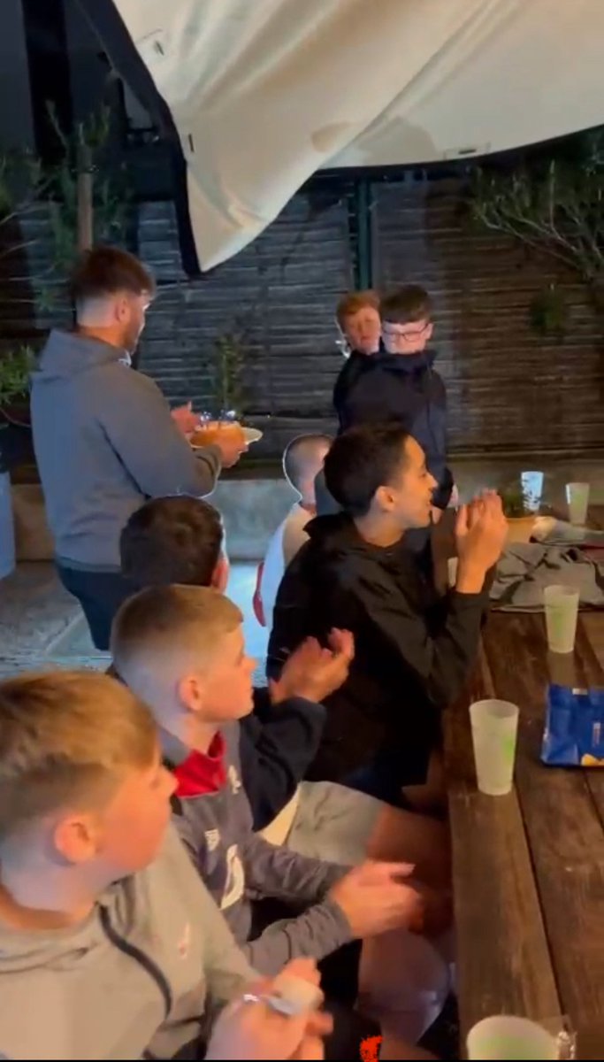 🏉🇵🇹✈️Day 5! Today we say goodbye to Lisbon after a fantastic tour by the Under 13s. A awards celebration and birthday party helped to finish the trip with a bang 💥 🏉🇵🇹✈️

Scheduled to land in Manchester T2 at 17:10. Parents please check the Vamoos app for updates.