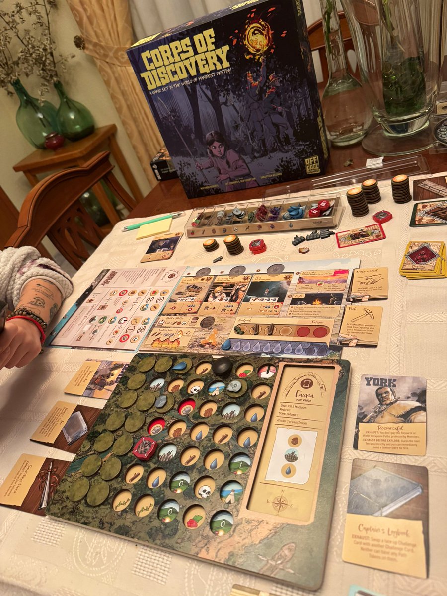 Solo se juega a esto… en casa y fuera. Tremendo. La mayor pega es que el core se quedara muy corto de misiones. Son las expansiones preveo un core muy limitado. Gracias a dios las cogimos. Que creen mas contenido para esto ya por dios!