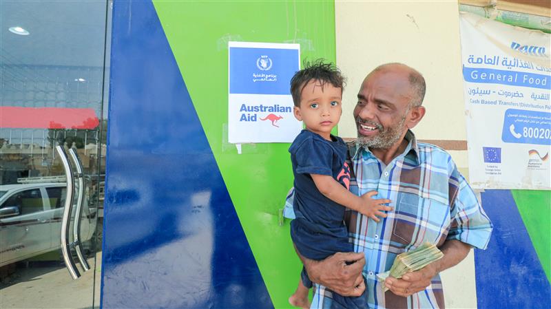 WFP Yemen (@wfpyemen) on Twitter photo Rising inflation is putting basic food out of reach for families in #Yemen.
Ahmed, a father of six, depends on <a href="/WFP/">World Food Programme</a> cash assistance to feed his children.
Thanks to Australia for helping families like Ahmed’s get by and stay nourished. 🇦🇺🍽️
<a href="/AusHumanitarian/">Beth Delaney</a> <a href="/dfat/">Department of Foreign Affairs and Trade 🇦🇺</a> Rising inflation is putting basic food out of reach for families in #Yemen.
Ahmed, a father of six, depends on <a href="/WFP/">World Food Programme</a> cash assistance to feed his children.
Thanks to Australia for helping families like Ahmed’s get by and stay nourished. 🇦🇺🍽️
<a href="/AusHumanitarian/">Beth Delaney</a> <a href="/dfat/">Department of Foreign Affairs and Trade 🇦🇺</a>