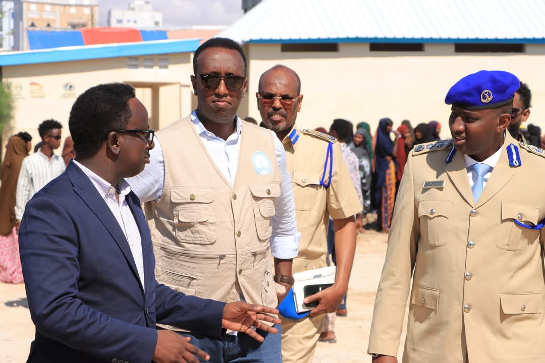 Abdikarindahirr's tweet photo. 𝗩𝗼𝘁𝗲𝗿 𝗥𝗲𝗴𝗶𝘀𝘁𝗿𝗮𝘁𝗶𝗼𝗻 𝗳𝗼𝗿 𝗟𝗼𝗰𝗮𝗹 𝗘𝗹𝗲𝗰𝘁𝗶𝗼𝗻𝘀 𝗞𝗶𝗰𝗸𝘀 𝗢𝗳𝗳 𝗶𝗻 𝗦𝗵𝗶𝗻𝗴𝗮𝗮𝗻𝗶-𝗠𝗼𝗴𝗮𝗱𝗶𝘀𝗵𝘂

Voter registration for Somalia’s historic local council elections officially began today, Tuesday, in Shingaani district, Banadir region. Residents formed long lines at registration centers, eager to take part in selecting their local representatives.

Banadir Governor Mohamed Ahmed Amiin was the first to register, encouraging many others to follow suit and engage in the democratic process.

This marks the first time in over 50 years that citizens are able to directly elect local council members.

National Electoral Commission Chairperson, Abdikarim Ahmed Hassan, previously affirmed the commission’s readiness, with all necessary tools and systems in place.

The process is part of efforts to establish a transparent, one-person-one-vote electoral system.

#SomaliaVotes #LocalElections #Shingaani #Banadir #DemocracyInAction