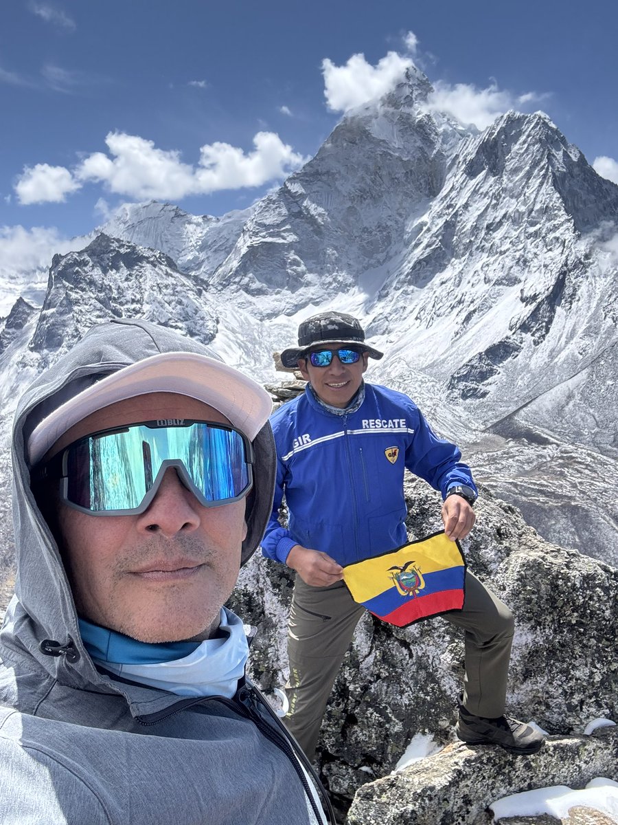 Gracias amigo.
Nada mejor que conectarse con esta gran energía y amor por la naturaleza.
Abrazo mi Juank #EverestConA