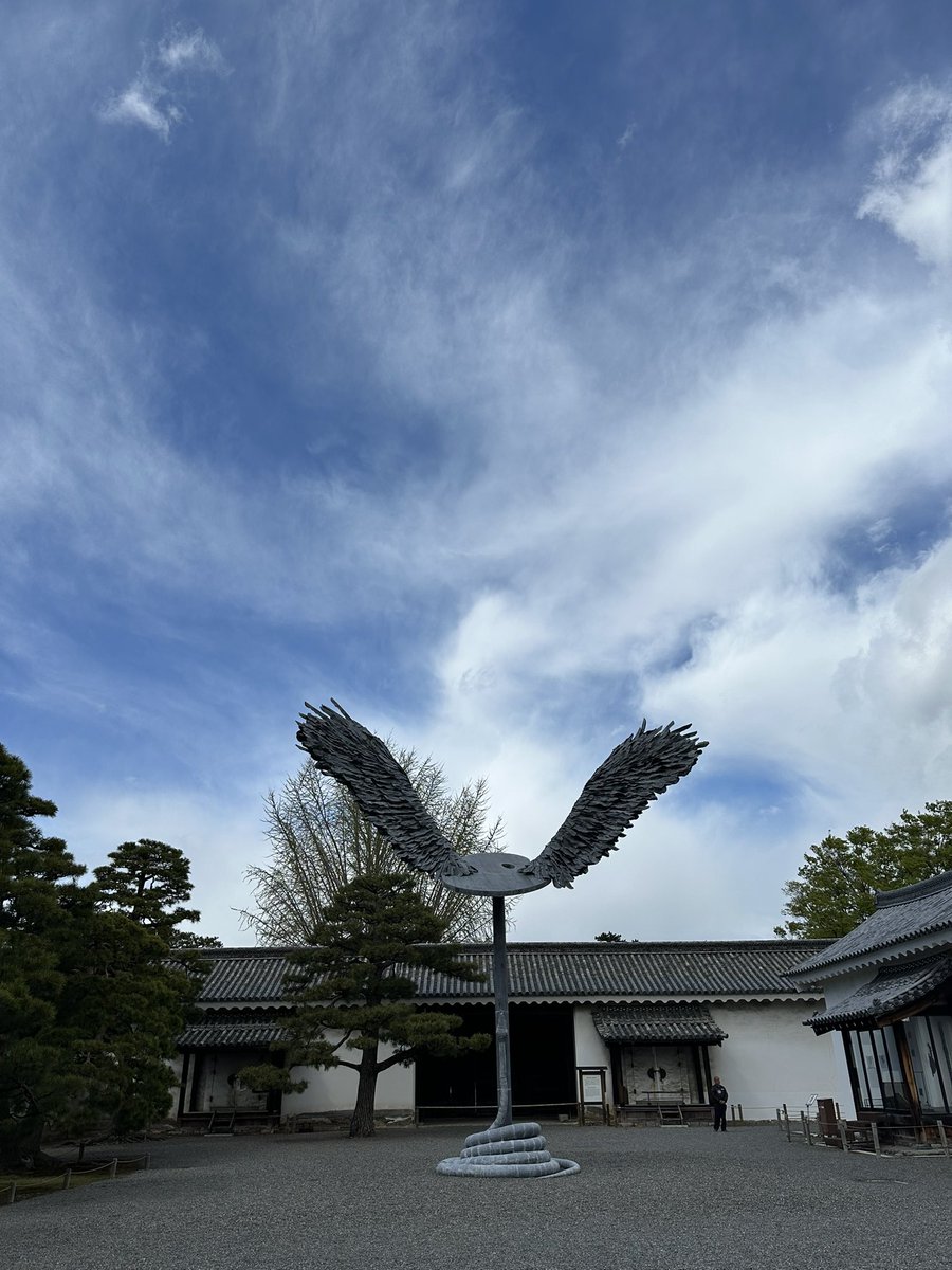Mia8823's tweet photo. アンゼルム・キーファー 展、二条城内の展示が厳かで建物と美しく調和していた https://t.co/McNnZXkThO
