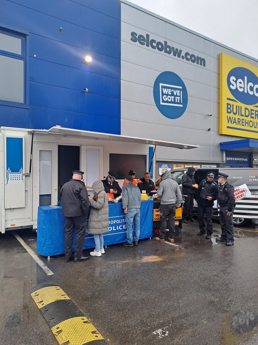 MPSSidcup's tweet image. Some of the team are in Catford today offering SelectaDNA tool marking kits for free. If you're in the building trade and in the area then pop down for your kit worth approx ยฃ50.