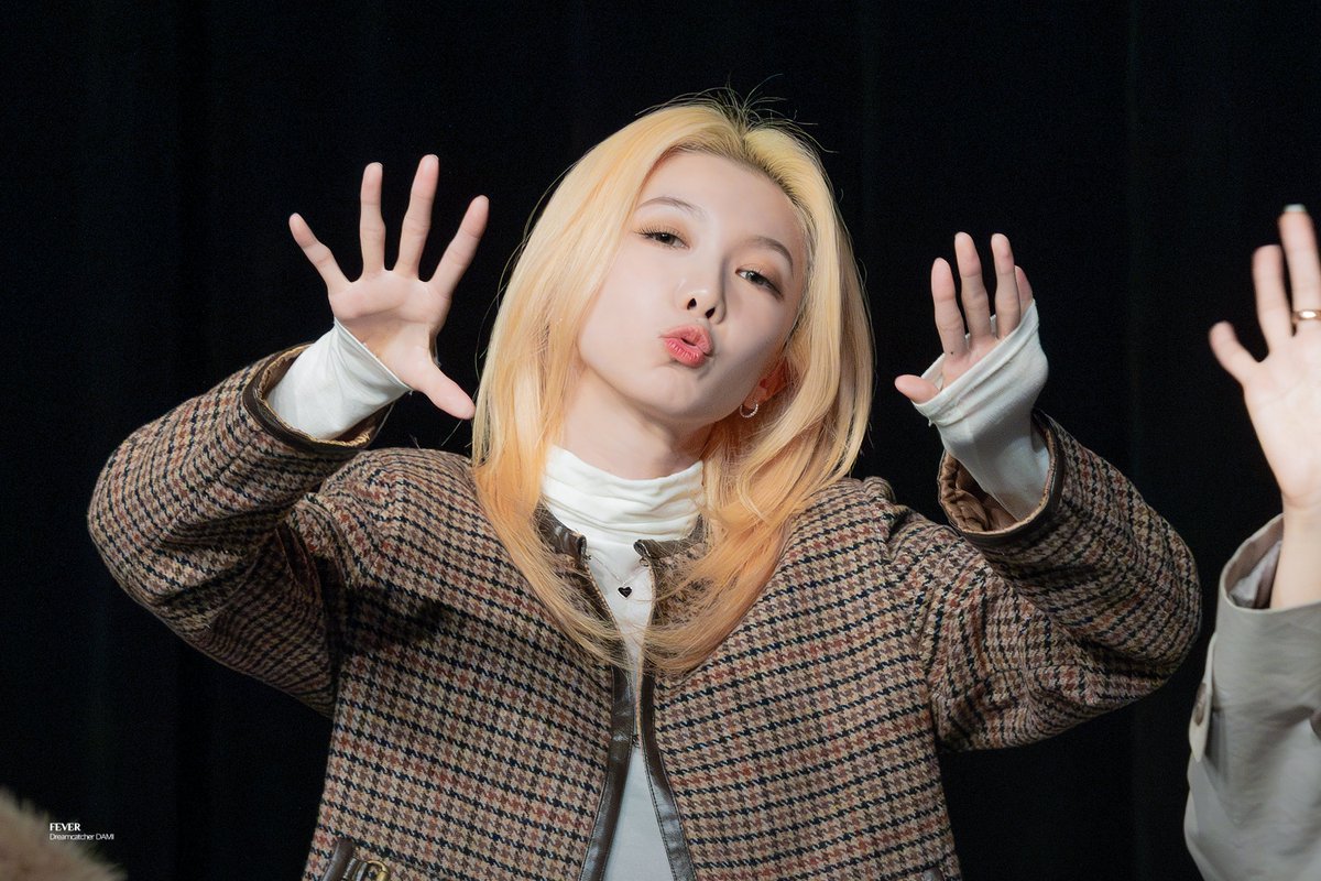250105
ㅅㄹㄷㅇ

#드림캐쳐 #다미 #Dreamcatcher #DAMI