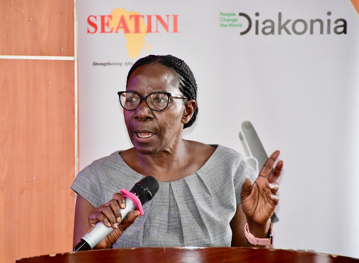 SEATINIUGANDA's tweet photo. Our governments have signed the ILO Conventions and National Action Plans. These are good documents. So where is the gap? If they’re signed, why are violations still happening? — Ms. Jane Nalunga, Executive Director, SEATINI Uganda
#MakeInvestmentsWork #LifeBeforeProfit https://t.co/yAHRyPmRyd