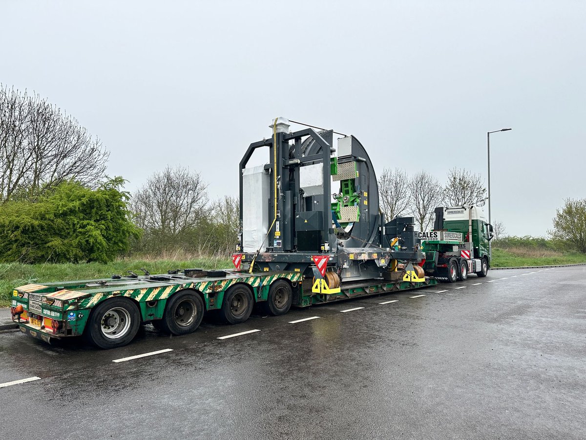LincsPoliceOps's tweet image. #RPU are escorting this #AbLoad from A46 Brough, up to the A15, across the A631 to the towards Immingham docks. There will be no passing opportunities on the A15 or A631 so minor delays. Leaving after 9am @LincsPolice #AbLoad