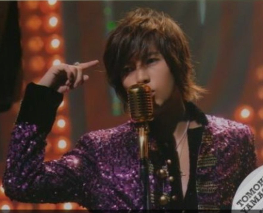 最近バイトくんが
やまぴーの
「はだかんぼー」にハマって
毎日聞いてるらしい😎✨
店に来たらMV流してよーと
おねだり
私はあのステップがすっきゃ❤️