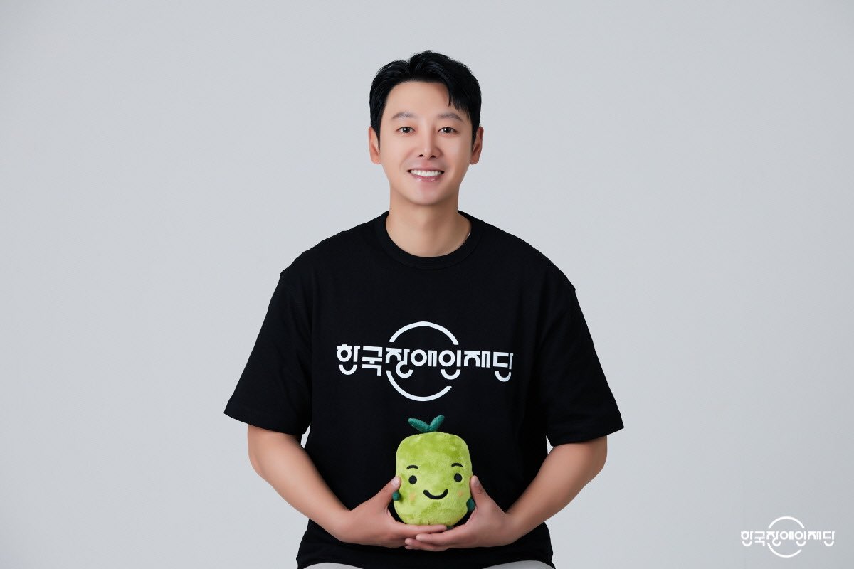 배움의 문턱에서, 장애 아이들과 나란히! 배우 김동욱과 함께하는 장애 아동·청소년 교육 캠페인🧒🏻👦🏻🌱 

“어떤 일들이 특정한 누군가만을 위한 것이 아니라, 결국 우리 모두를 위한 일이라고 받아들이는 마음을 가질 수 있다면 좋겠습니다.”

이런 연대의 마인드 좋아👍🏻