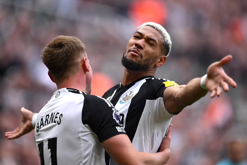 The weekend pod is here! <a href="/cm9798/">Dave Black</a> <a href="/DixtionaryD/">Dixtionary Dean</a> &amp; <a href="/SiORegan/">Simon O'Regan</a> round up a successful weekend in the Premier League for their teams, plus all the other action 

podcasts.apple.com/gb/podcast/man…