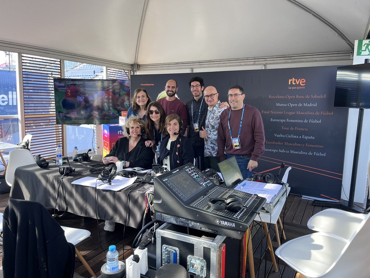 📻 Aquest matí, <a href="/samantavillar/">Samanta Villar</a> i tot l’equip de #LEntrellat fa el programa en directe des del Trofeu Conde de Godó <a href="/bcnopenbs/">Barcelona Open Banc Sabadell</a> 

Podeu seguir-ho ara a <a href="/radio4_rne/">radio4_rne</a>!