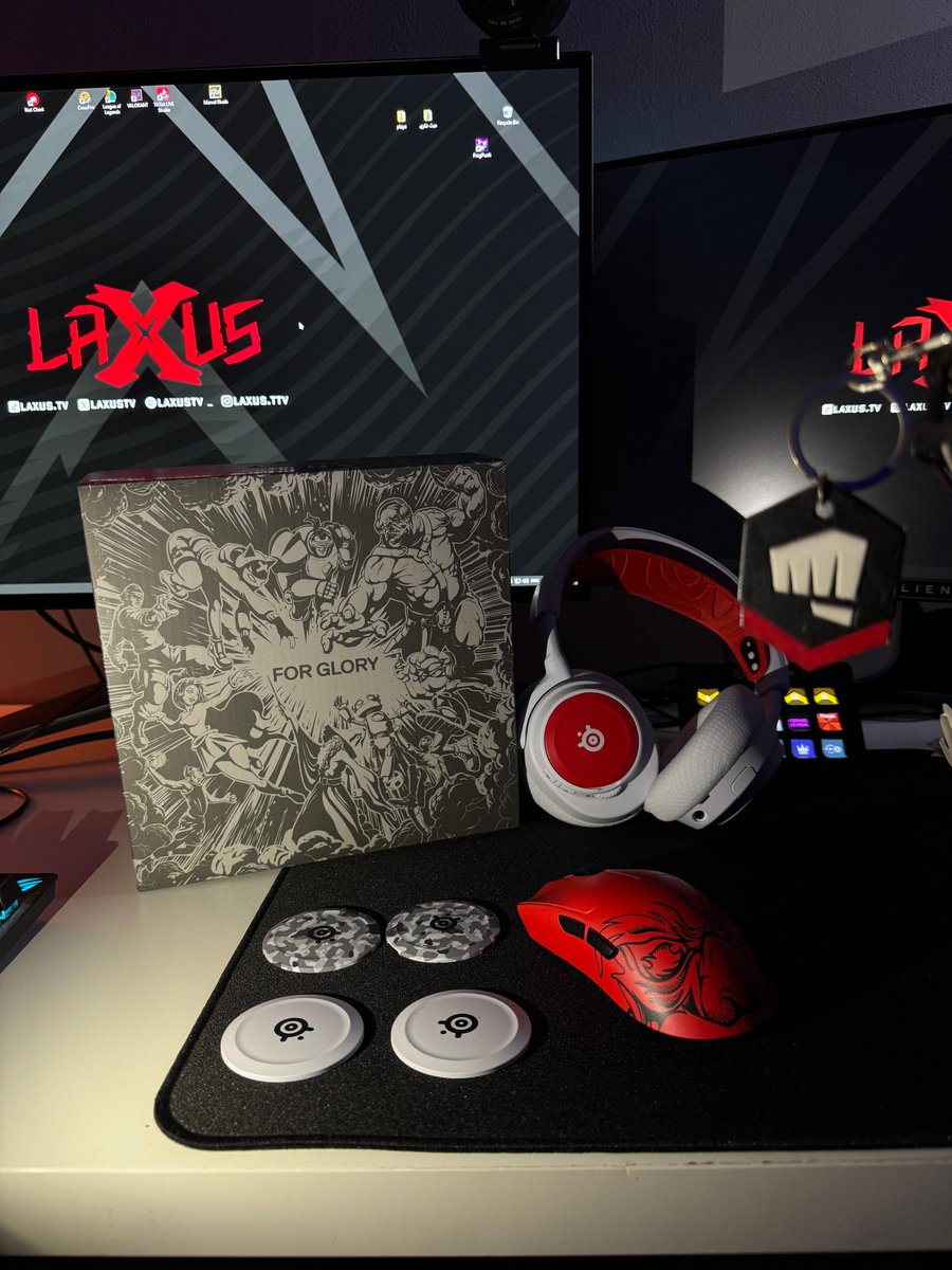 LaxusTv's tweet photo. a minor upgrade ❤️ soon i will be back to valorant again ⚡️
#razer #fakeredition  #v3pro #steelseries #novap7 #mouse #headset #gears https://t.co/2gJBBpYvbU