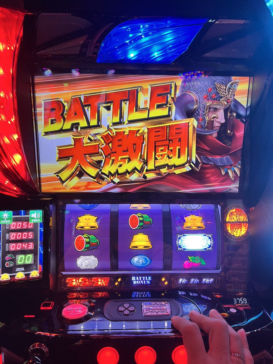 スマスロ北斗！
ぶっ壊れた😂
連チャン最高記録23回の記録がぶっ壊れて今56回💦

このまま閉店まで昇天しないでくれ〜🤣
写真は31回目で終わると思って撮ったやつ😁