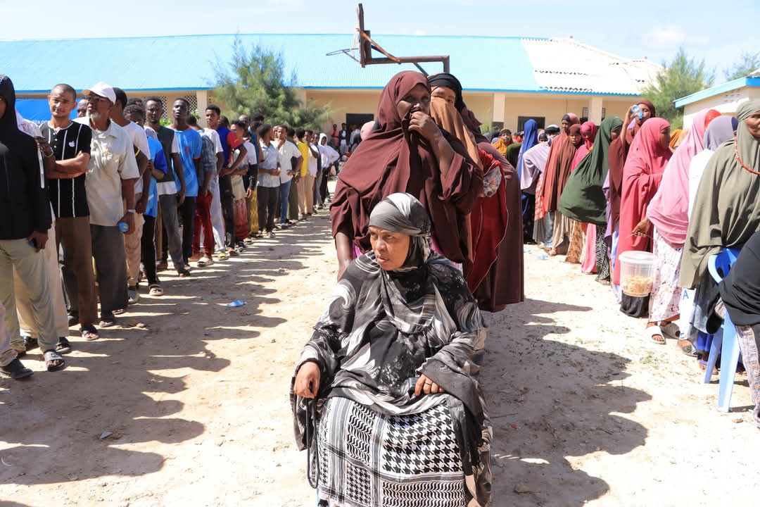 HeyleAbshir's tweet photo. Diiwaan-gelinta dadweynaha ee doorashada golayaasha deegaanka ayaa maanta oo Talaado ah si rasmi ah uga bilaabatay degmada Shingaani ee gobolka Banaadir. https://t.co/0hB4LGveuE
