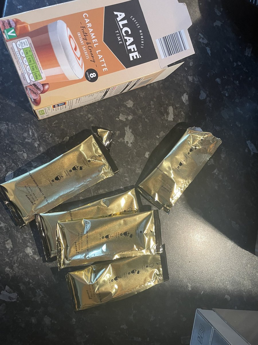 morganmccrowdj's tweet photo. @AldiUK this is the 2nd box where half of them ( or in this case 5/8) have not been carmel latte. How can this be happening??? https://t.co/Z8oWBA8GSo